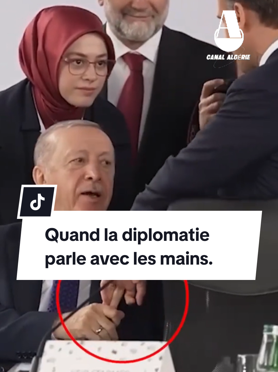France | Turquie : Quand la diplomatie parle avec les mains.  Tension silencieuse entre Macron et Erdogan à Tirana . #actualité #france #turk #macron #erdogan 