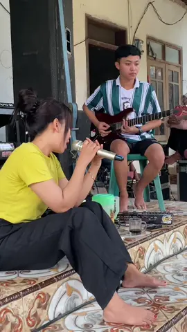 Ku akan menjagamu 🐴🐴🐴#fypシ゚ #ronimelody #dik #rifkadeidara🕊 #melodyviraltiktok #jandhut #menangistakberairmata #melodysrigalaberbuludomba #srigalaberbuludomba #cintayangpalsu @Y_I_P_K_A 