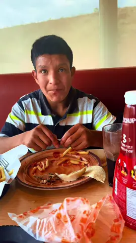 Rico el pollo campero😃#guateusa🇬🇹🇺🇸 #agronomia #jalapa #paratiiiiiiiiiiiiiiiiiiiiiiiiiiiiiii #guatemala #mechito #fy 