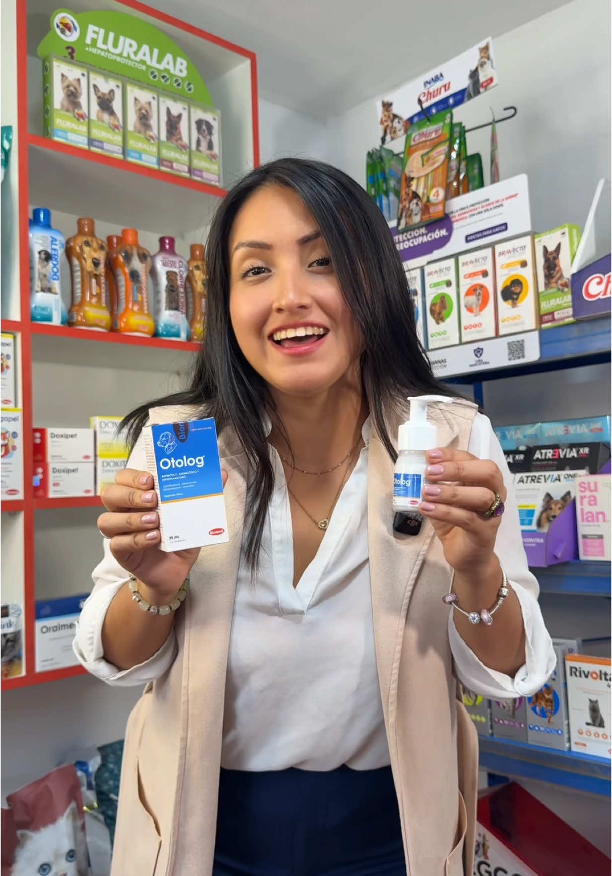 La oreja de mi perro está sucia.  ¿Cómo limpiar la oreja de mi perr? Mi perro se rasca la oreja. Solución para la Otitis!