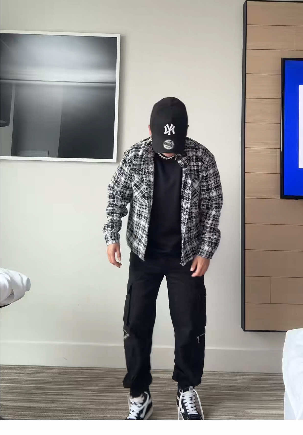 Day 2 GRWM in Seattle🖤 #grwm #outfit #fashion #style #blackandwhite #seattle #dayinthelife #Vlog #vacation #fyp #foryoupage #contentcreator #viral 