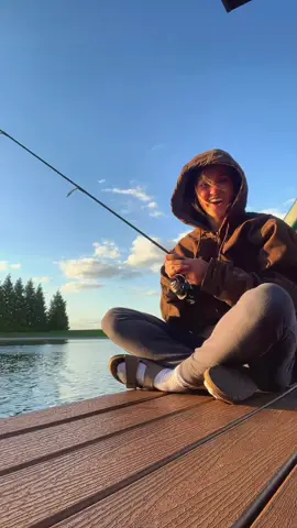 “I JUST GOT A BITE WHILE MAKING A TIKTOK” the fish rly do like the song I guess