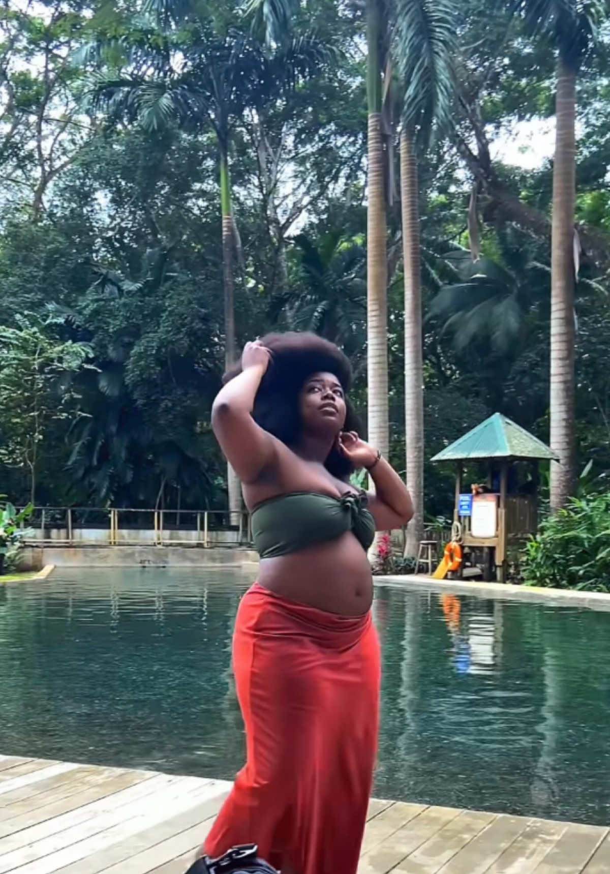 she was a fairy 🧚🏾‍♀️ #jamaicanmodel #plussizemodel #model #curvymodel #modelshoot #afromodel #modellife #blackcurvymodel #dollhousemanagement 