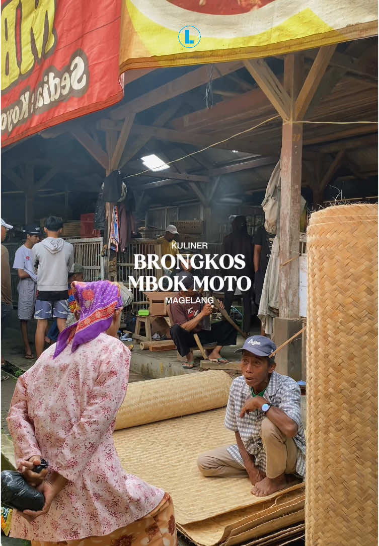 MbokWARUNG MAKAN MBOK MOTO SPESIAL BRONGKOS DI MAGELANG, KULINER LEGENDARIS MAGELANG DI PASAR SANGGRAHAN. Brongkos merupakan kuliner tradisional khas Jawa yg berisi potongan daging dengan kuah santan yg berasal dari berbagai macam jenis rempah. Warung Makan Mbok Moto merupakan salah satu yg menyajikan menu brongkos dengan rasa yg istimewa. Kuliner legendaris Magelang ini sudah dua generasi dan hanya buka di pasaran wage. Berada di Pasar Sanggrahan dengan vibes tradisional menambah keseruan kuliner di sini. - Brongkos nya juara. - Banyak pilihan lauk nya - Harga murah 📍 Pasar Sanggrahan Magelang ⏰ 07.00 - 14.00 #magelang #kulinermagelang #brongkos #brongkosmagelang #kulinertradisional #warungmakan #mbokmoto #asmr #asmrindo #kulinersalatiga #kulinersemarang #exploremagelang #exploresalatiga #exploresemarang 