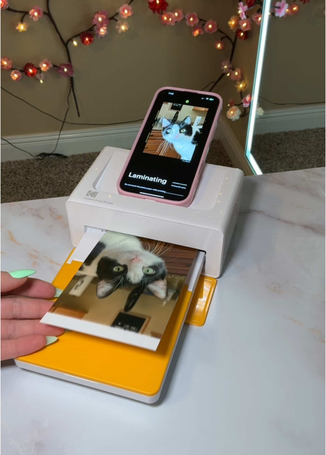 Print all your favorite pictures at home with this Kodak printer! #kodakprinter #printer #portableprinter #kodak #scrapbooking #giftideas #instantphotoprinter