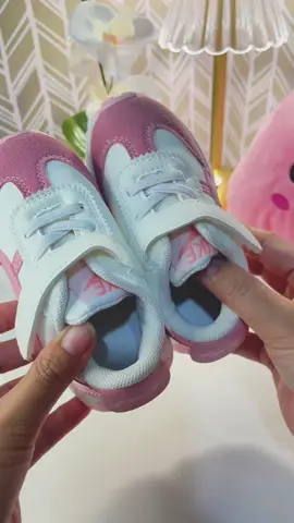 Perfect for my 2year old baby girl 😍 #shoesfor1to5yearsold #babyshoes #koreanrubbershoes 