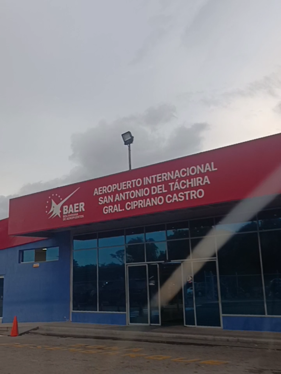 Aeropuerto de San Antonio del Tachira 🇻🇪 #sancristobal #viajestiktok #venezuelatiktok #aeropuertos #venezolanos #vira 
