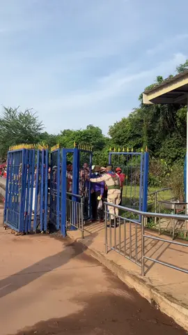 ช่วงเปิดด่านตอนเช้าก็จะประมาณนี้ #ชายแดนไทยกัมพูชา #ศรีสะเกษ