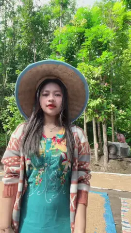 Bantu mam jemur padi dlu bru balik ke kota 🤏🏻🤣