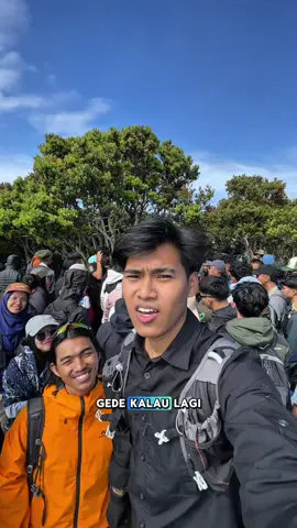 Jangan ke gunung gede kalau long weeekend , kalau gak kalian bakal dapat pasar  #fyp #pendakigunung #pendaki #gununggedepangrango 