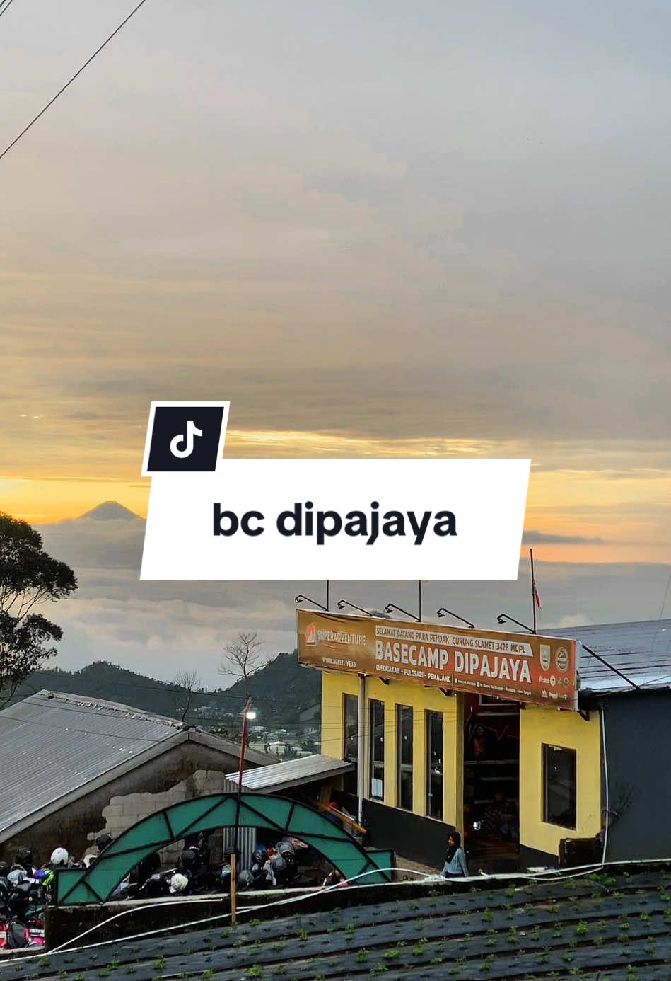 view sunrise dari bc dipajaya 😍, siapa yang hari ini ke slamet ☝🏻#gunungslametviadipajaya #gunungslamet #sindoro #sumbing #lautanawan #sunrise 