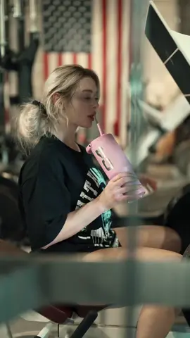 rocking my @C4 Energy shirt sippin’ from my c4 @HYDROJUG ⚡️ #legday #workoutvideo #gymgirl #workoutsforwomen #tampabay #fyp #fitgirl #glutes #quads #hamstrings #legpress 