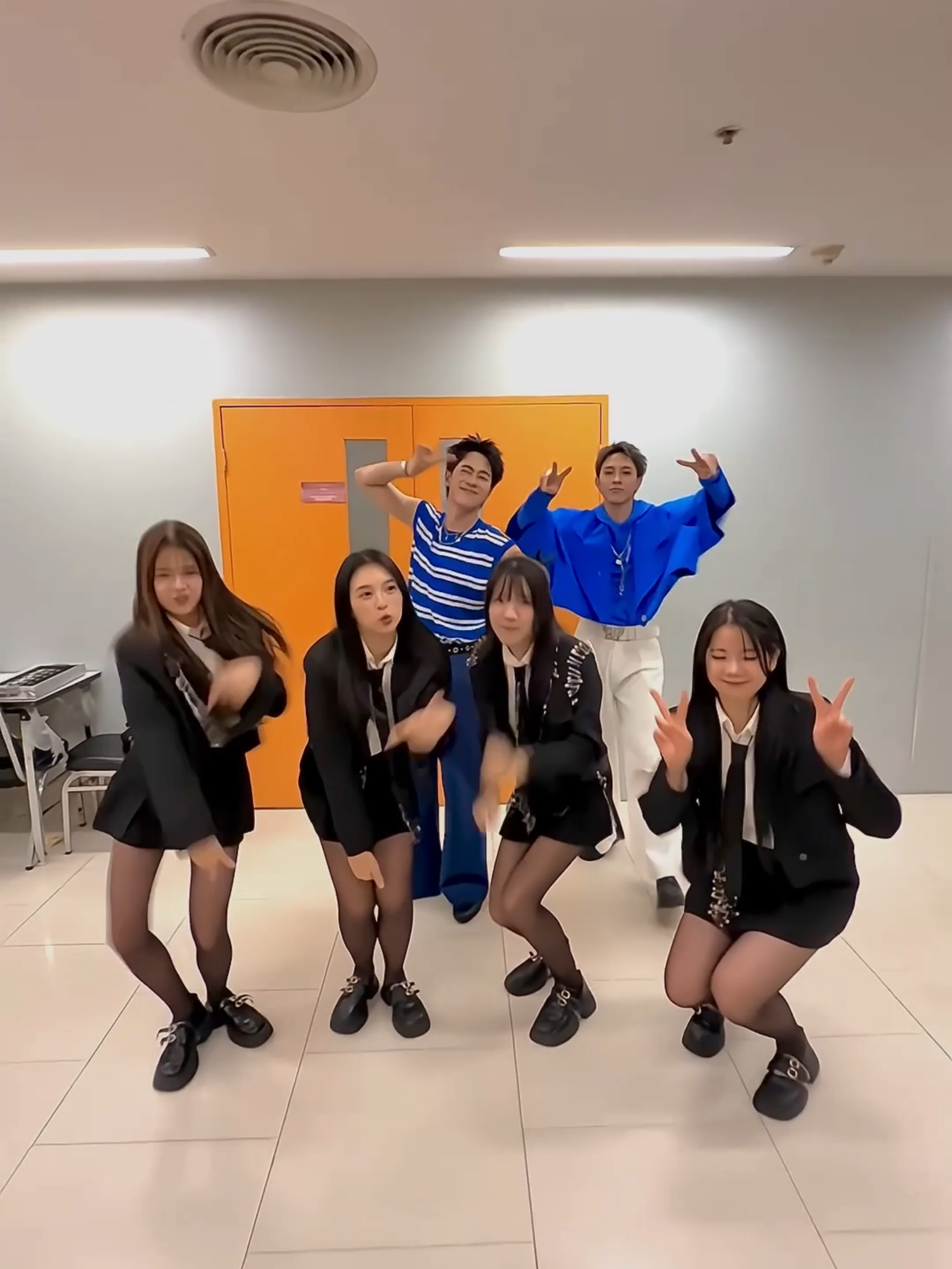 [📰🚨] #RUMOR_DanceChallenge  DANCE CHALLENGE: with @proxie.officialth #PROXIEth #MonetBNK48 #FameBNK48 #JanryBNK48 #WawaBNK48  MV OUT NOW! https://youtu.be/Pcbp5MYnHJA #BNK48_RUMOR #NemoHamoRumorTH  #BNK48