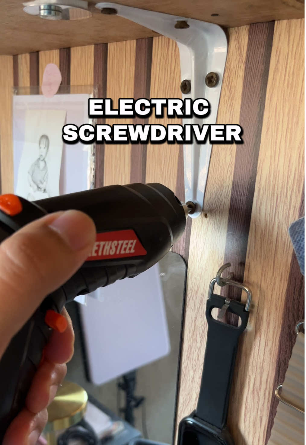 No to pihit pihit, pindot pindot na lang dahil electric na ang screw driver ko #electricscrewdriver #portablescrewdriver #screwdriver #screwdriverset #powertools 