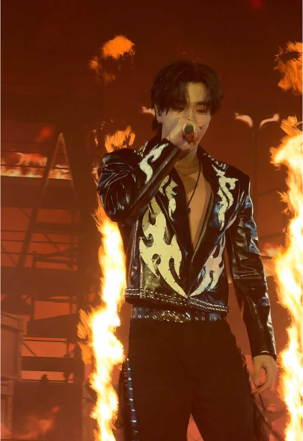 เพิร์ธแซนต้าโคตรเดือด พี่ rocker  ❤️‍🔥❤️‍🔥❤️‍🔥 @PERTHPPE  #lolfanfest2025d1  #perthtanapon #perthppe #เพิร์ธธนพนธ์ #เพิร์ธแซนต้า #perthsanta 