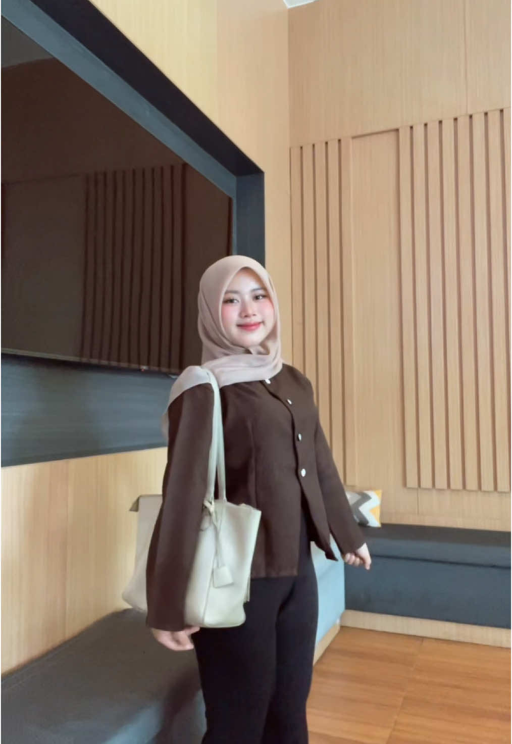 sukaa banget sama outfit hari ini #simpeloutfit #cutbraywanita #outfitoftheday #ootdhijabstyle 
