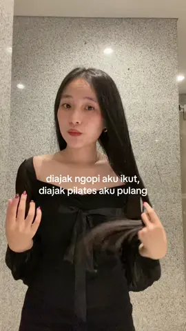 Udah nyobain 30+ studio pilates, semua apparatus  pilates juga udah pernah. Cadillac, chair, reformer, mat, SC, ladder&barrel, mat, ball… Next jadi pilates instructor nih kayanya #pilates #pilatesprincess #pilatesgirl #pilatesworkout #pilatestiktok #pilatestok #pilatesreformer #pilateschair #pilatesindonesia #pilatesinstructor 