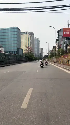 Những con người chăm chỉ chủ nhật vẫn phải đi làm chào nhau cáu nào cả nhà ơiii… @Hà Nội Về Đêm ❤️ #langthanghanoi #hanoivedem❤️ #nhachaymoingay #xuhuong2025 