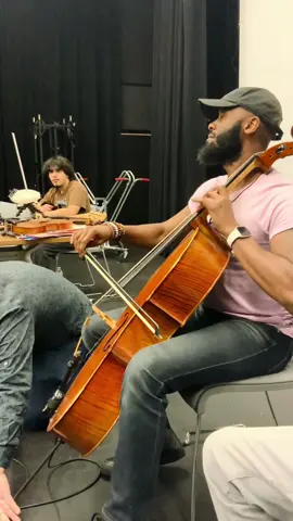 A little freestyle vibe 🎻 #TheCelloAssassin #creativesession #freestylemusic #cellist 