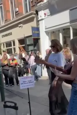 Eminem Lose Yourself | Allie Sherlock Cover #streetmusic #musician #streetperformance #guitarist #guitarcover #songcover #alliesherlock
