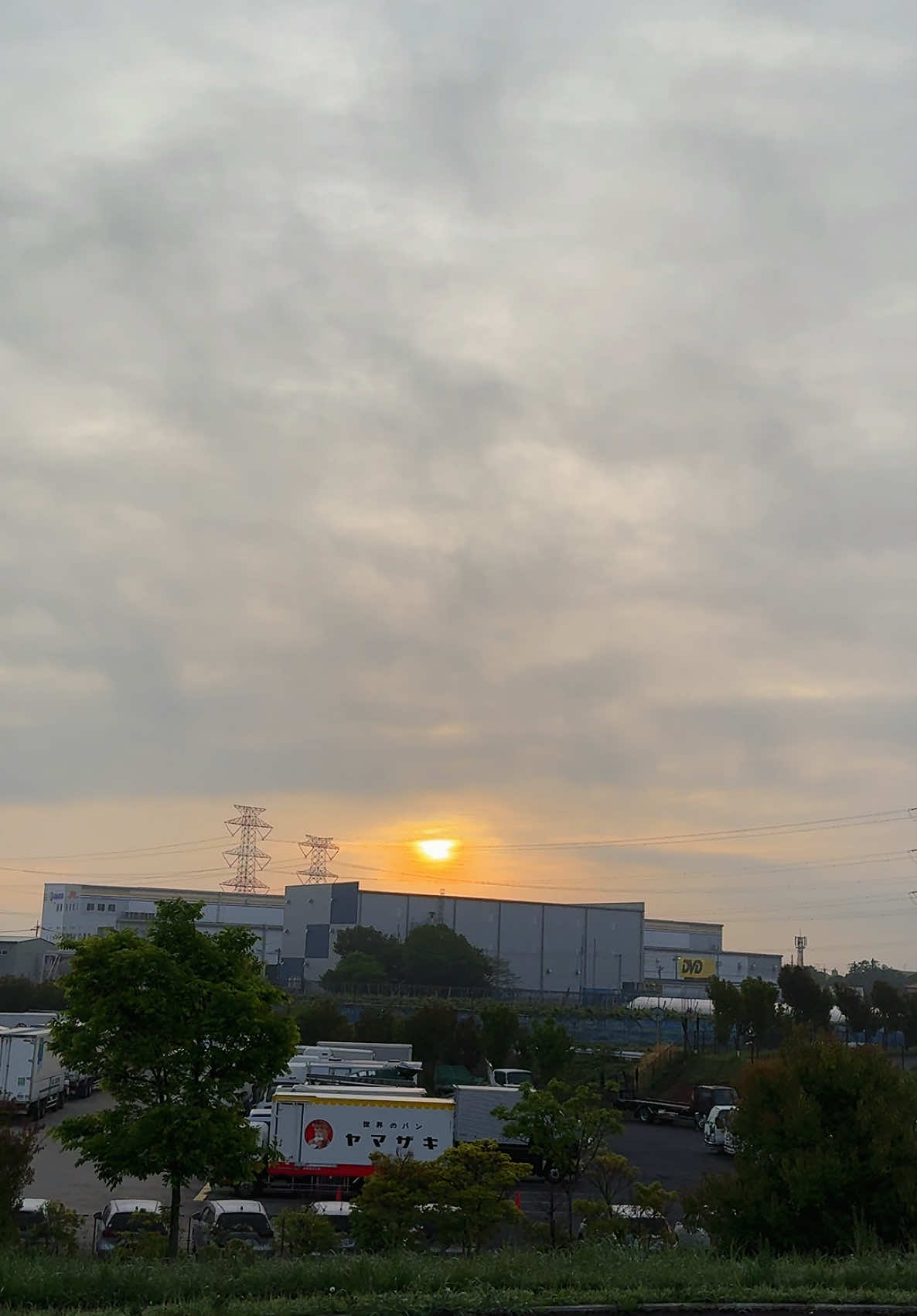 Minggu pagi+sunrise🌅+kawitaning sinawang🥹 #bahanswmu #japan #estetik #mentahan #cinematic #fyp #fypシ゚ #viral #tiktok #viraltiktok #soundviral #kenshuseijapan🇮🇩🇯🇵🎌 #fyppppppppppppppppppppppp #fyp24jam #mentahan #japanvibes #4u #tkijapan🇮🇩🇯🇵 #pejuangrantau #slowmo #viralvideo 