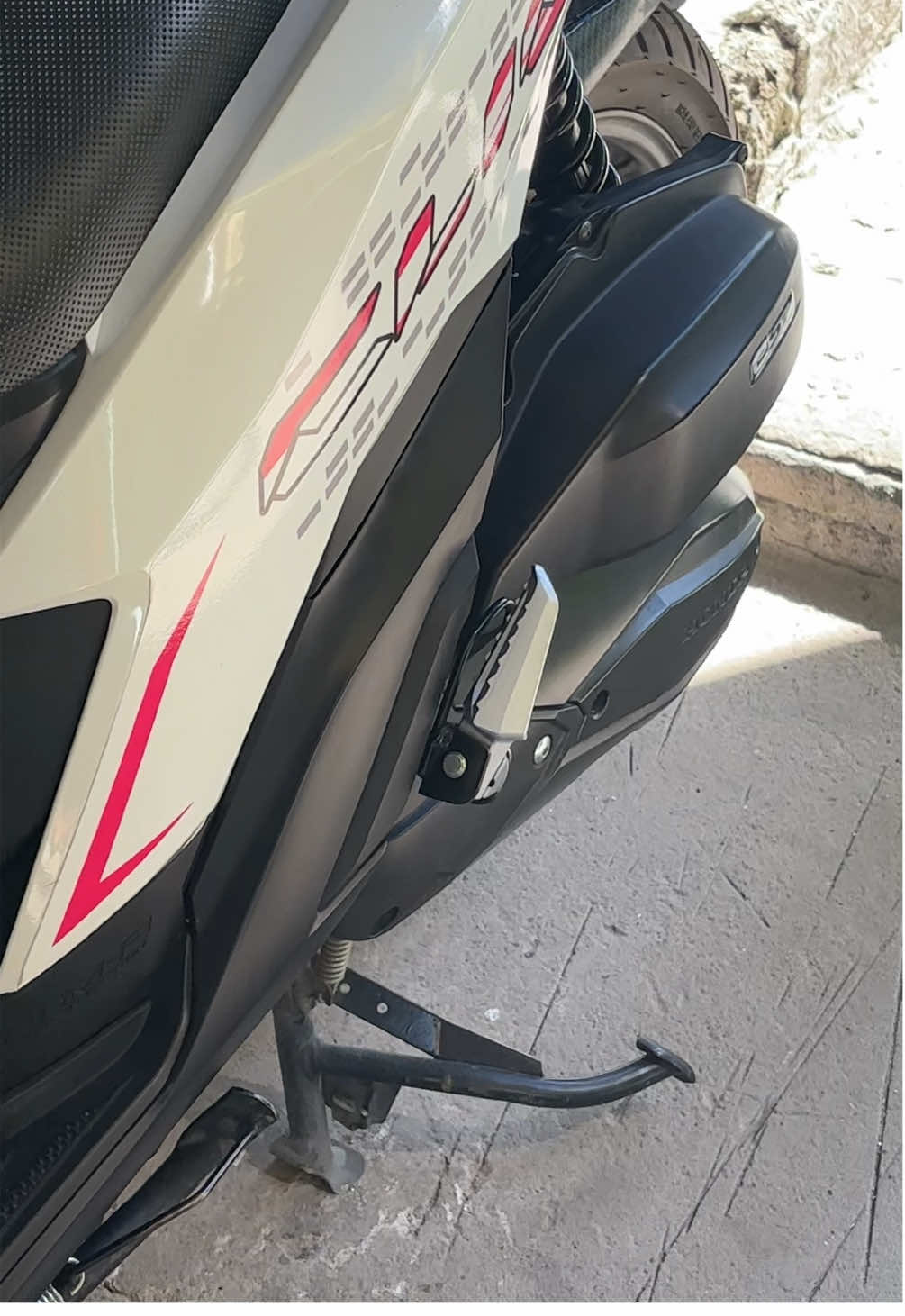 Mini vlog | Mag upgrade tara samahan nyo ako mag palit ng footrest ng motor ko. #alloyfootrest #hondaclick #alloy #motovlogger #ladyrider #minivlog #upgrade 