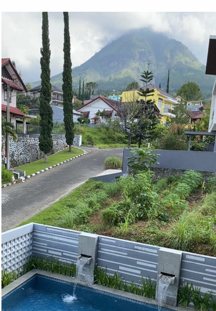 View Cakeppppp#GandariaVillaBatu #StaycationBatu #VillaUntukKeluarga #LiburanDiBatu #FamilyTime 