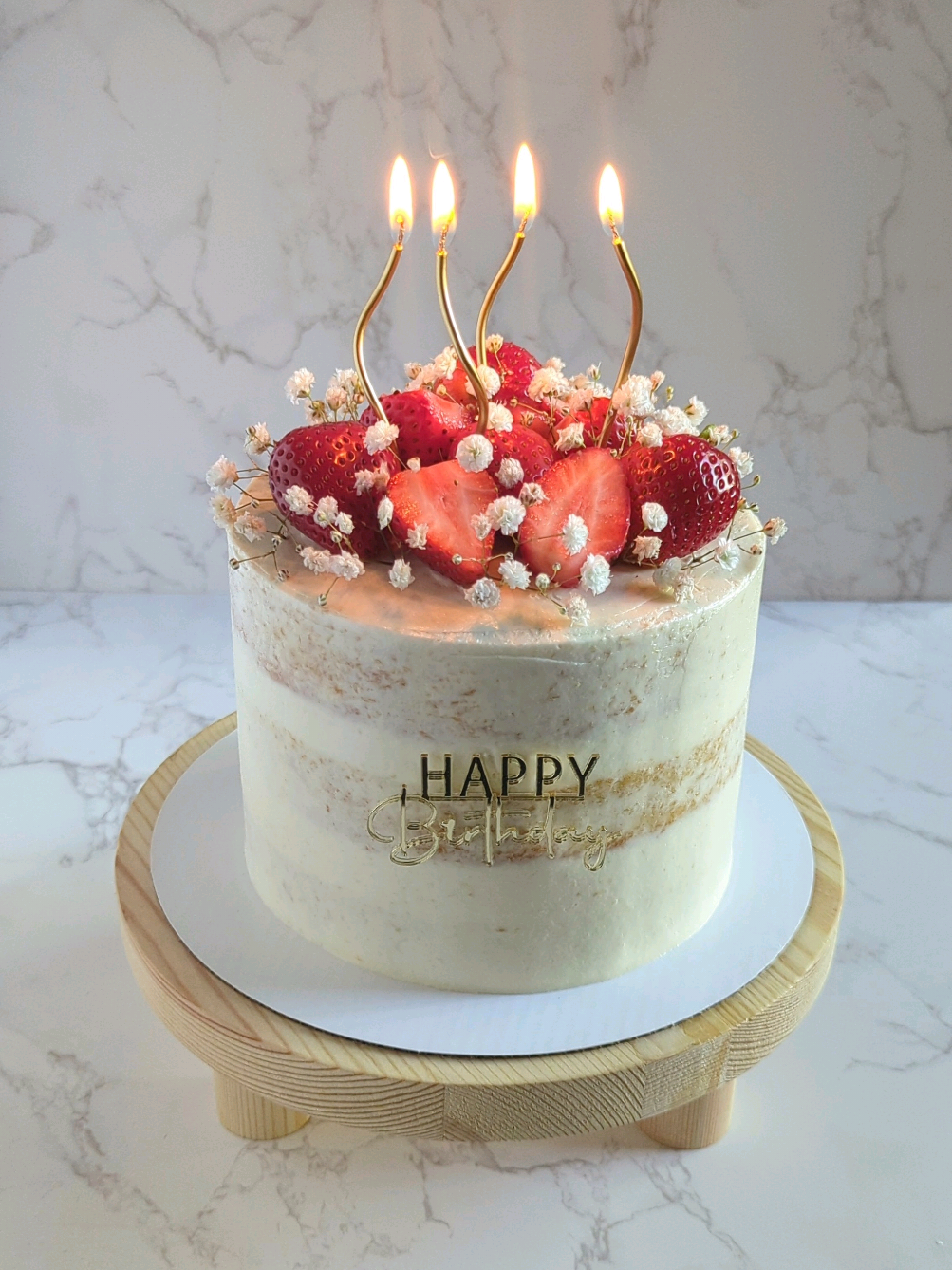 Naked Strawberry Coconut Cake 🍓🥥 #coconutcake #nakedcake #minimalistcake #StrawberryCoconutCake #mauritius🇲🇺  #CakeTok #baketok #bakingtok #AestheticCake #CakeDecorating #SoftAesthetic  #FYP #ViralCakes #birthdaycake #strawberrytopping 