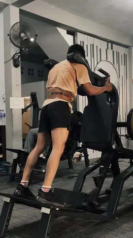 Kenapa latihan kaki itu sakit  #gym #GymTok #GymLife #gymmotivation🏋️‍♀️ #legday 