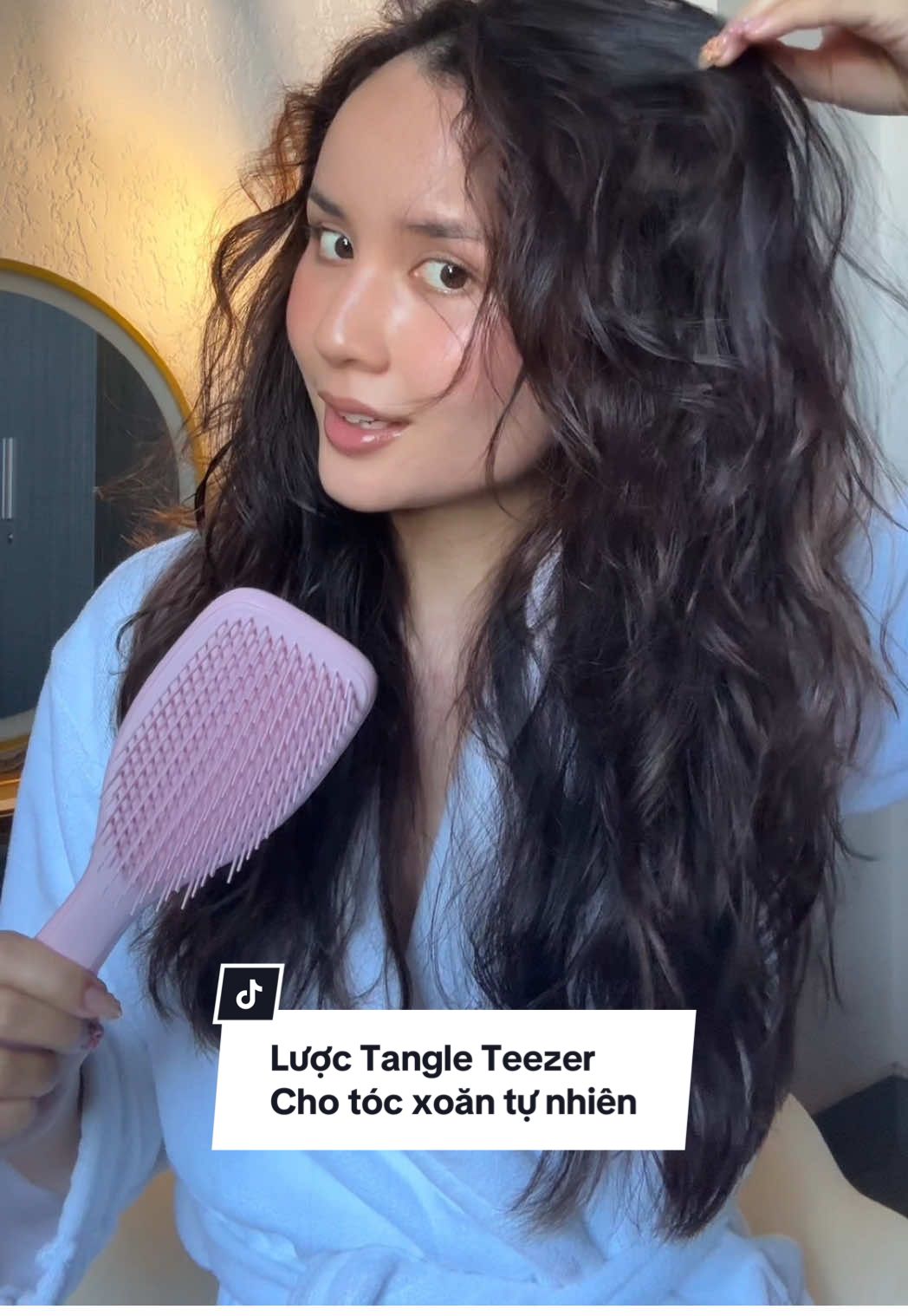 Try on lược mới với tuiiii @Tangle Teezer Vietnam Store #tangelteezer #haircare #tocxoan #tocxoantunhien 