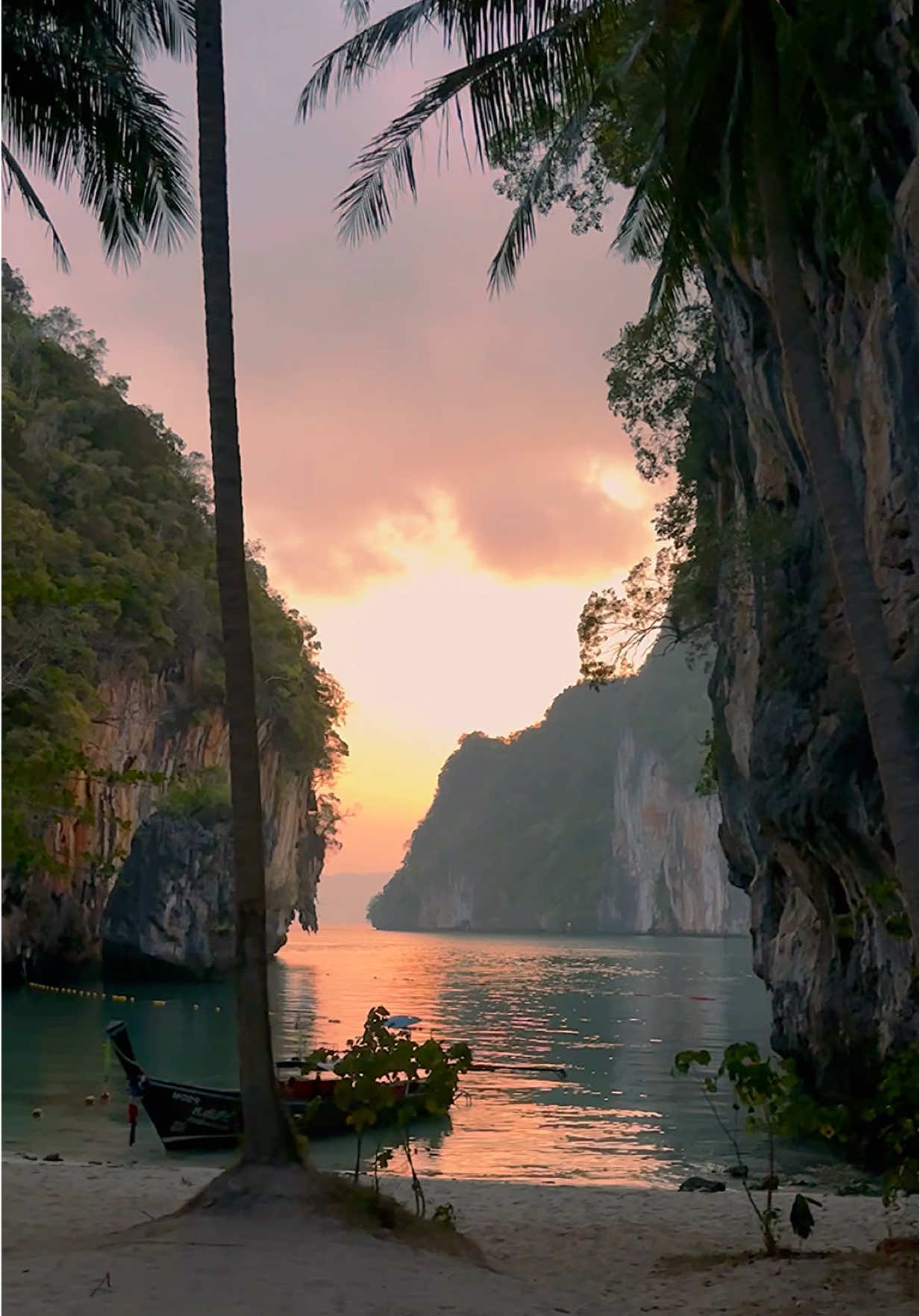 Silence tasted like gold 🌴🌅 📍Koh Lao Lading - Krabi , Thailand 🇹🇭  . . #thailand #travel #thailandtravel #nature #beachvibes #secretspot #sunrise #islandlife #tropicalvibes 