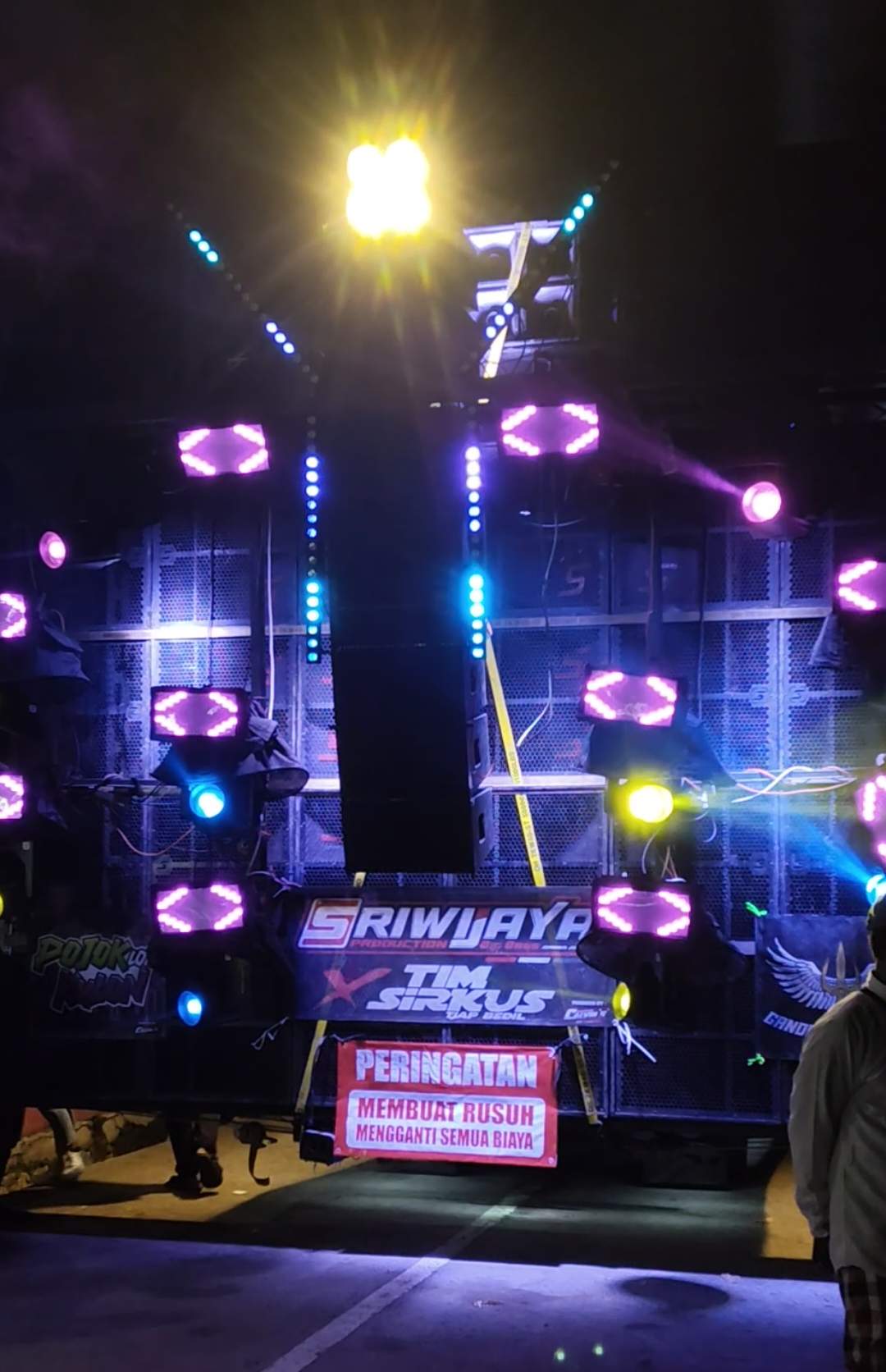 sriwijaya audio jember karnaval sumberagung panggungrejo     #karnavalsoundsystem #karnavalhoreg #pemburuhoreg 