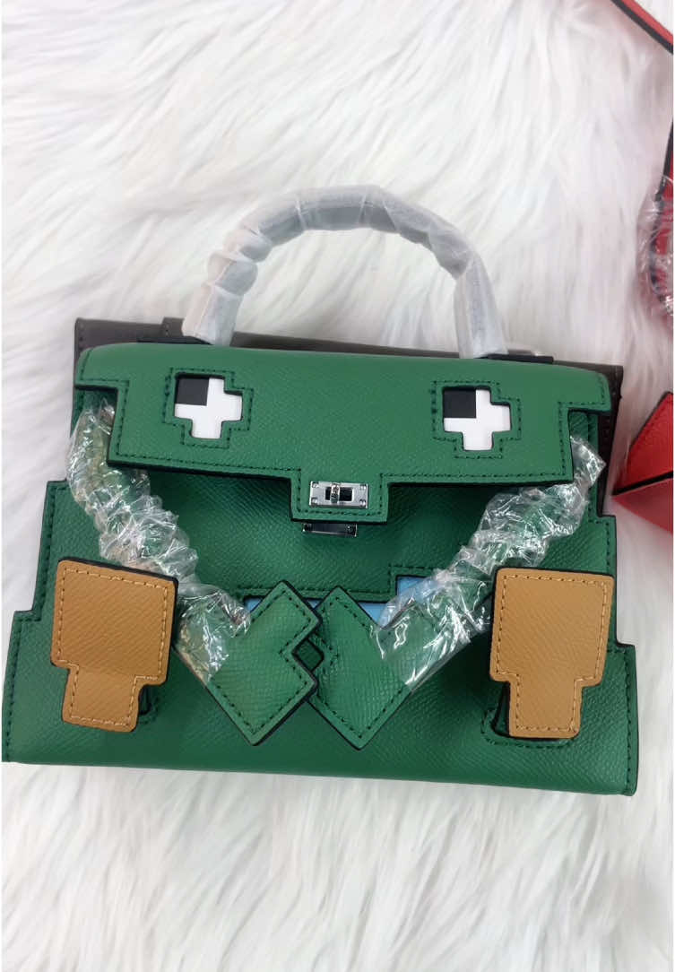 I love this cute cute Kellyy doll😍#vvboutiquecarriers #cowhidebag #handmadebag #realleatherbag #bag for women