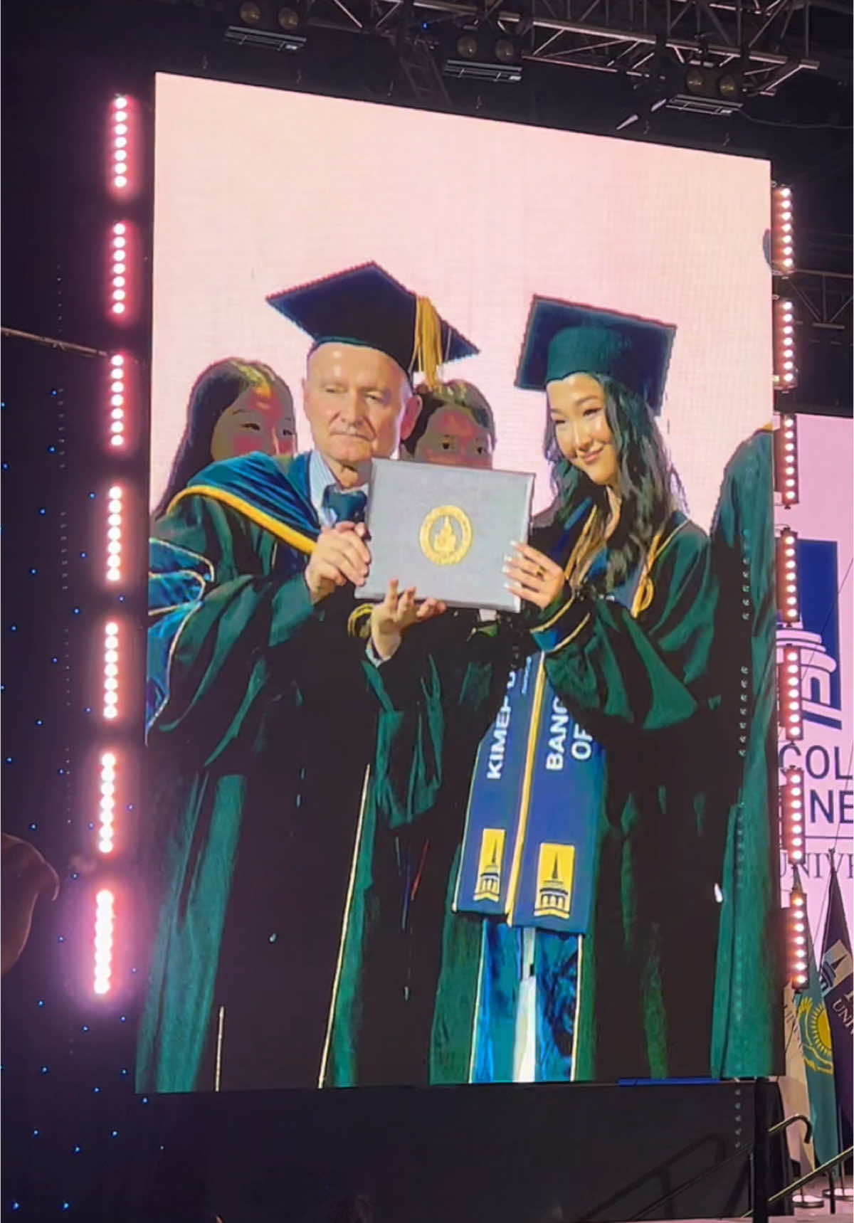 Момент, который запомню навсегда🤘🏻 #kimep #kimep_university #graduation #prom25 