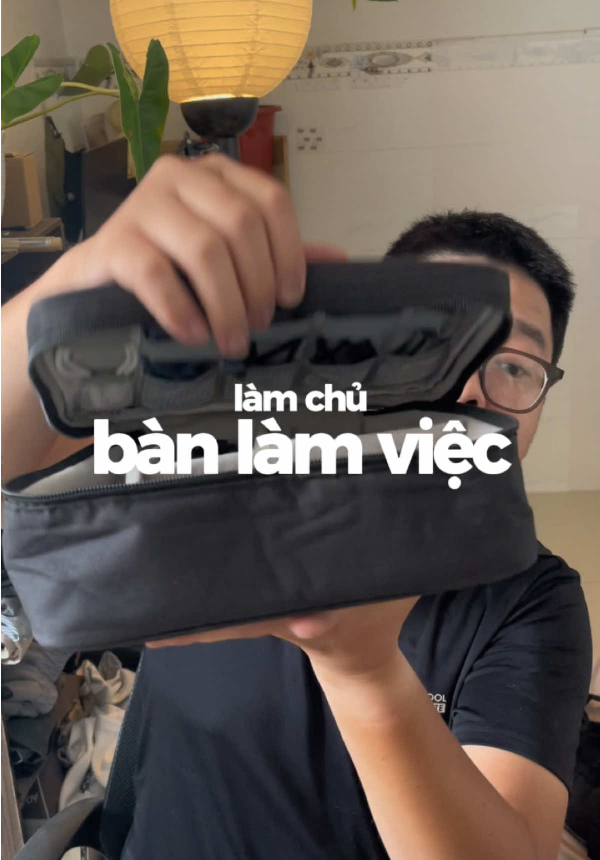 Túi đựng mấy món phụ kiện nhỏ nhỏ, dây cáp lộn xộn, bàn làm việc trở nên gọn gàng hơn #tuidungphukien #tienichcongnghe #reviewphukien #desksetup 