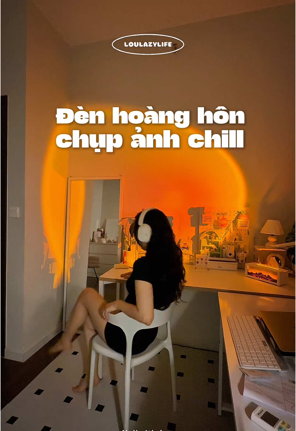 Đèn chỉ có 1 màu hoàng hôn này thui mà bật lên 1 cái là vibes khác liền #loulazylife #dendecor #denhoanghon #denled #dentrangtri #denlivestream #trangtrinhacua 