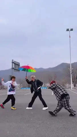 #DANCEMAN # TIKTOK VIDIOS#VIDIO LAKI LAKI DANSA  PAKAI PAYUNG# DANCEMAN UMBRELLA# DANCE CHINA#LUCU NGAKAK POL#DANCE UMBRELLA#SEKEDÀR HIBURAN # KETAWA YUK  BIAR SEHAT#TIKTOK #foryou #fypシ゚viral #HIBURAN BIAR GAK CAPE#