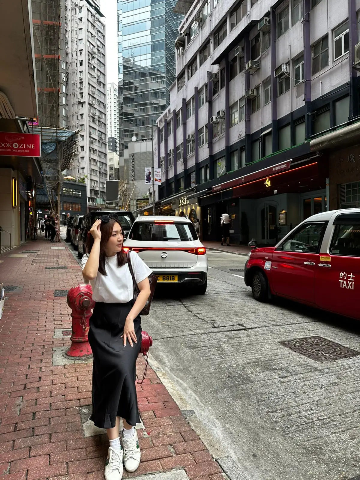 Hong Kong gangstar wkwkk #sneakerstreet #hongkong #ladiesmarket #redtaxi #jordanstreet #centralhongkong #hongkongdistrict