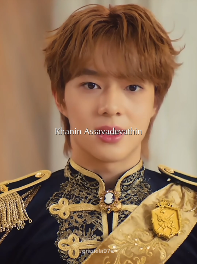 #THENEXTPRINCE 👑⚔️❤ Que perfeição de episódio, Magnífico e esplêndido, adorei e as roupas do Khanin. 🥺🤏🏻❤ #thenextprince #zeenunew #dramaseries #seriesbl #seriesbl #edits #charankhanin  #thenextprinceseries #nunewchawarin #zeepruk #jimmyohm 