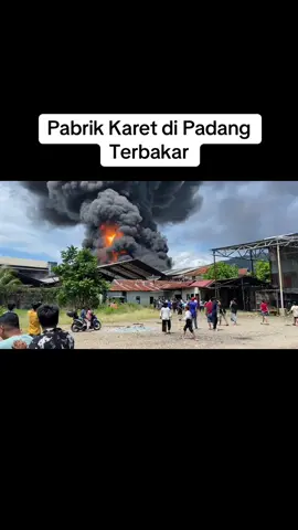 Pabrik karet di Padang Terbakar