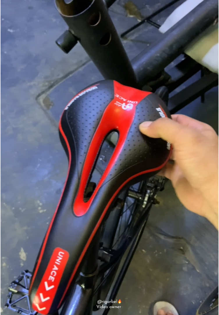 Saddle na quality pero napaka mura lang mga boss uniace saddle #saddle #uniacesaddle #bikeseat #seatpost #bikeparts #uniacesaddle #bikeaccessories 