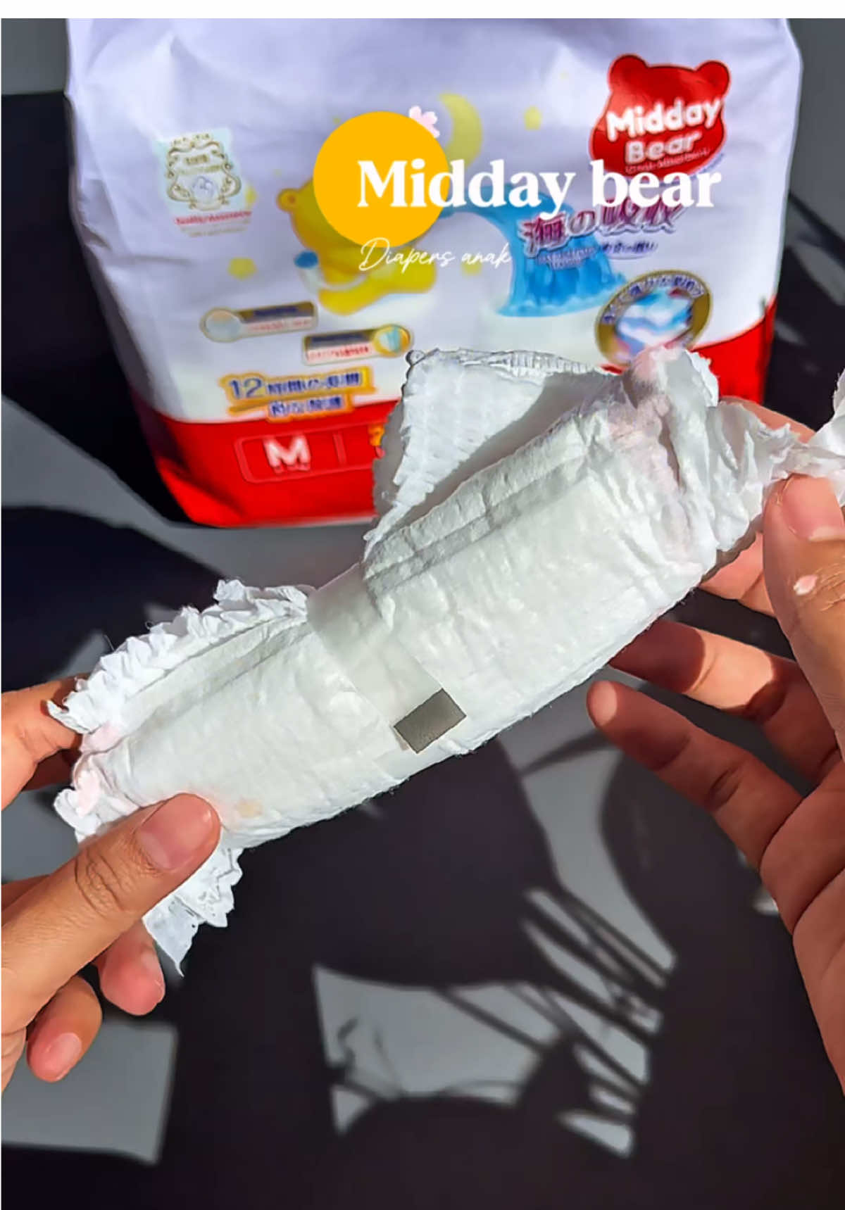 Lindungi kulit si kecil, tetap kering sepanjang hari 👶💕 #middaybear #middaybeardiaper #diaper #diapers #diapersmurah #xyzbca 
