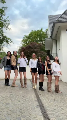 #fyp #laidback #girlhood 👩‍❤️‍👩👩‍❤️‍👩@Helene.Neitzel @cami @liv_matthies @julie.rickm @Lilli @annina 