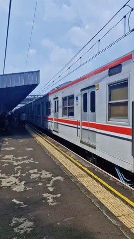 krl tujuan Rangkasbitung berangkat dari jalur 1 stasiun jurang mangu dapet sapa masinis#masinisindonesia #bukansekedarperlajanan #becauseofyou #masiniskrl #fypシ゚viral #kai121 #masiniscommuterline #comuterlinejabodetabek #keretaapiindonesia 