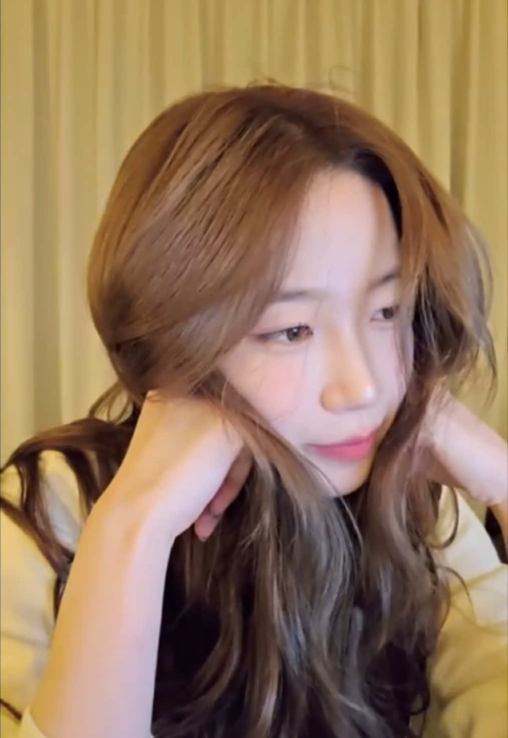 謎の이제그만ライブwww みんな笑いすぎねww 何かの罰ゲームかな？笑 元気そうで何よりです笑 #lesserafim #ルセラフィム #kazuha #カズハ #オモロフィム #weverse #weverselive 