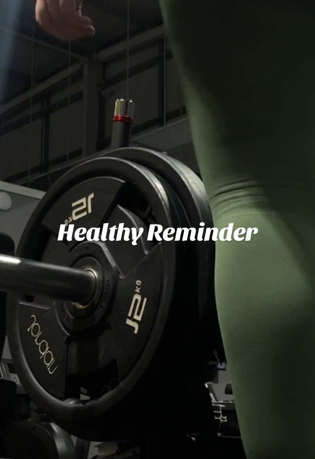 Theres always a good angle, dont be so hard on yourself!! #midsize #bodypositivity #glutes 