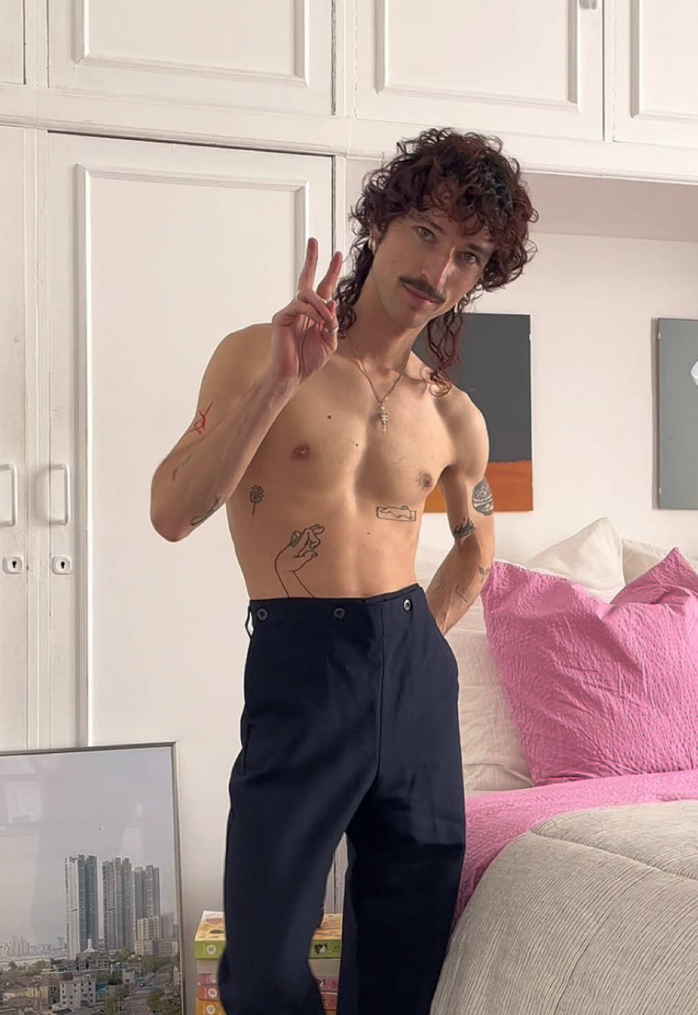 perfect vintage navy pants 🤍💥 super easy to style! 🔥✨  #ootdmen #outfitideas #outfitinspo #menfashionstyle #gayboy #gaytiktok 