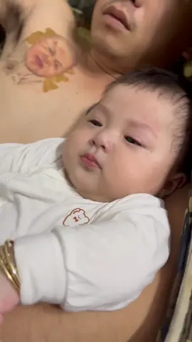Embe lúc 6M nhõng nhẽo dí Ba , mét Ba , Ba đi làm ở nhà bị bà má ăn.H iếp kkkk