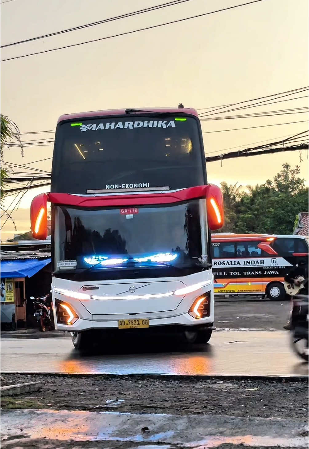 Ganti posisi biar yg nonton ga bosan wkwk #huntingbus📸 #cinematicbus #storybus #fyp #adiputro #jb5 #xyzabc 