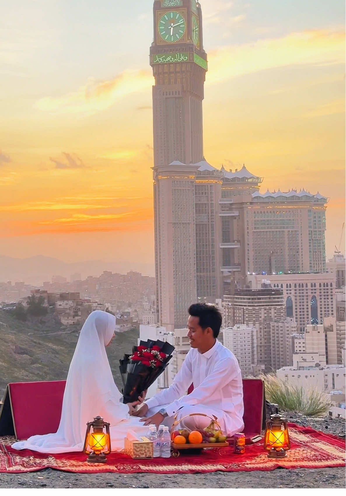 Siapa yg ingin anniversary-nya di rayain di Jabal Khandamah?🥰🥰 langsung booking kita dengan cara klik link di bio atau bisa langsung dm okey, see you😍 #jabalkhandama  #jabalkhandamah  #makkah  #umrah #umrah2025 #jabalkudai #livemakkah #fyp #makkah🕋